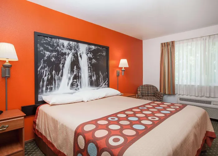 Super 8 By Wyndham Cloverdale Wine Country