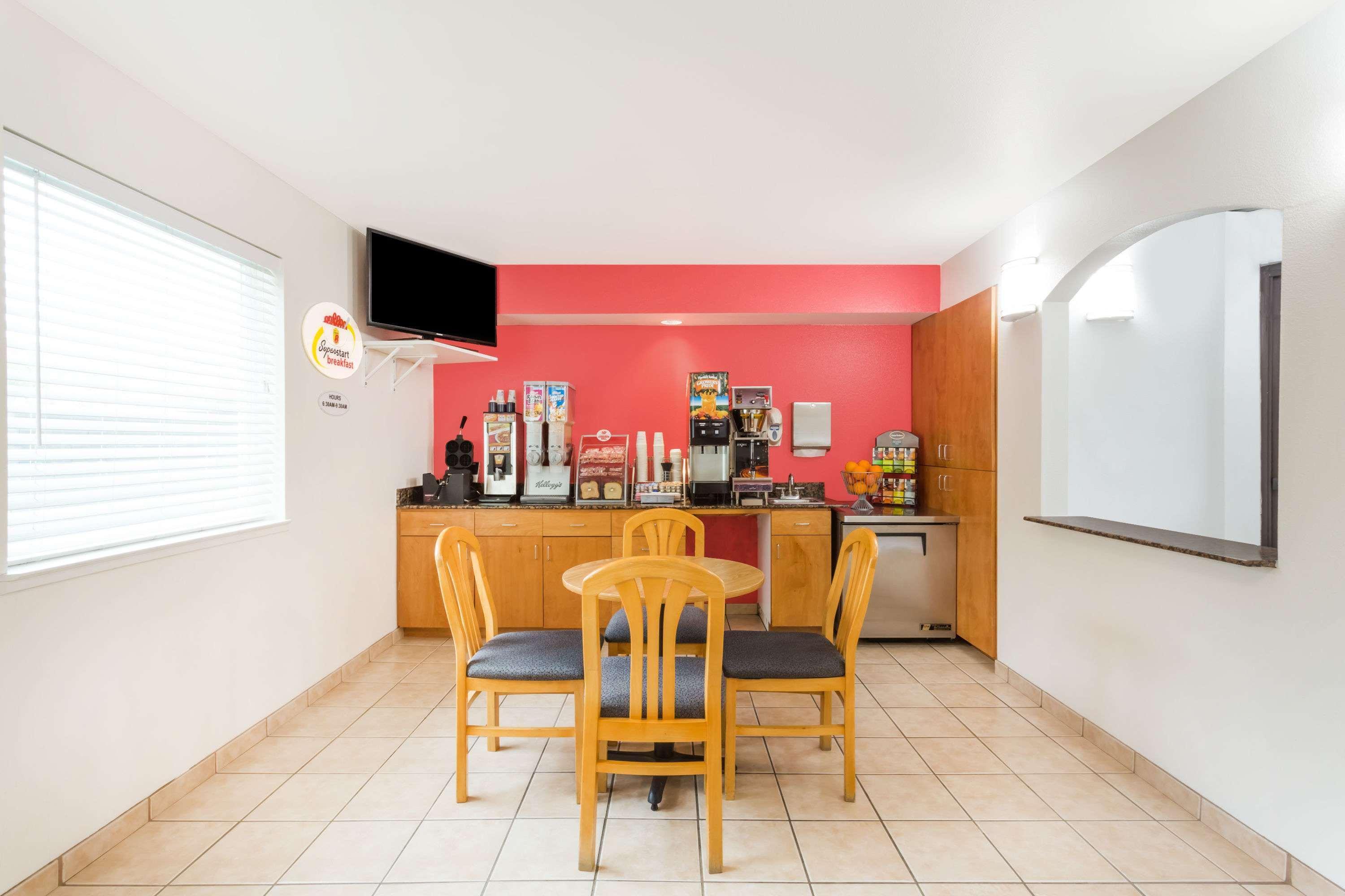 Super 8 By Wyndham Wine Country 2* Cloverdale