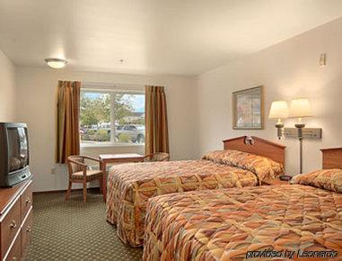 Super 8 By Wyndham Wine Country Hotel 2*