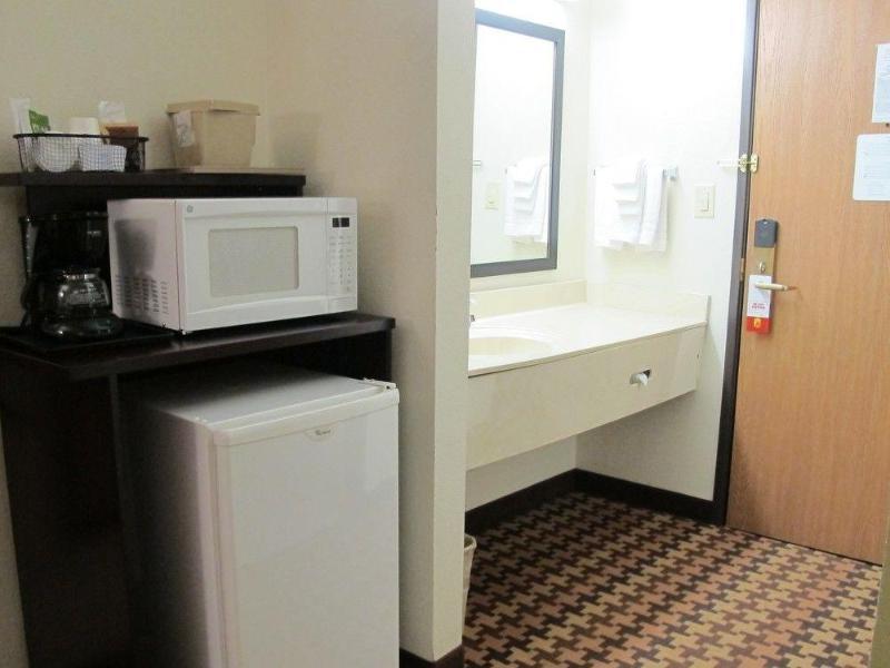 Super 8 By Wyndham Wine Country Hotel Cloverdale