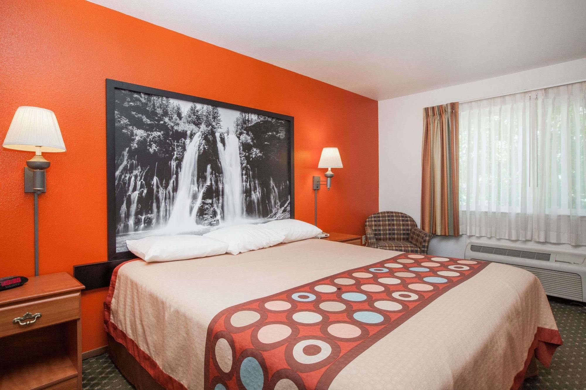 Super 8 By Wyndham Wine Country Hotel 2*