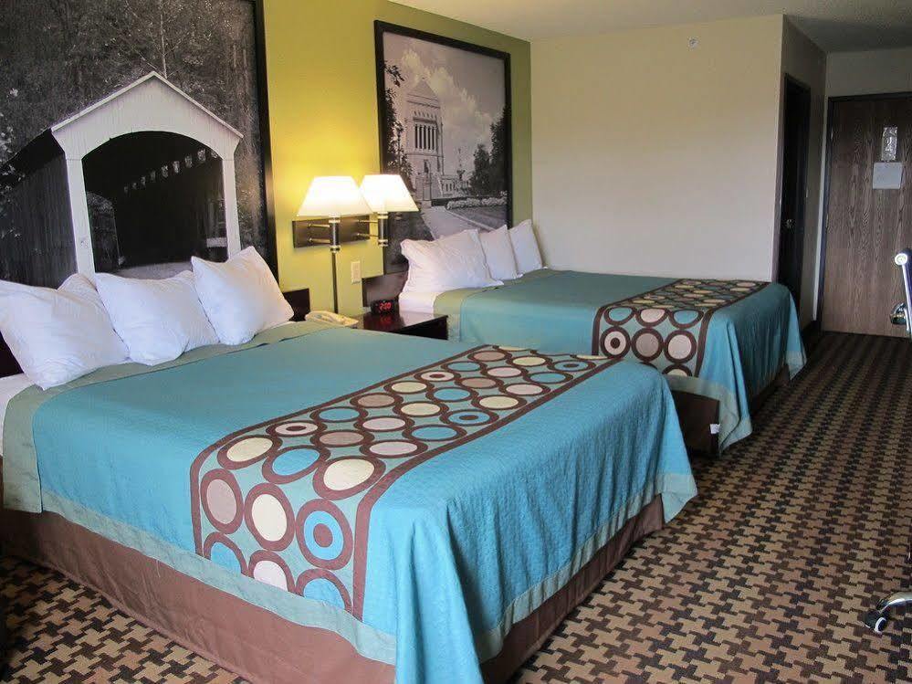Super 8 By Wyndham Wine Country Hotel Cloverdale